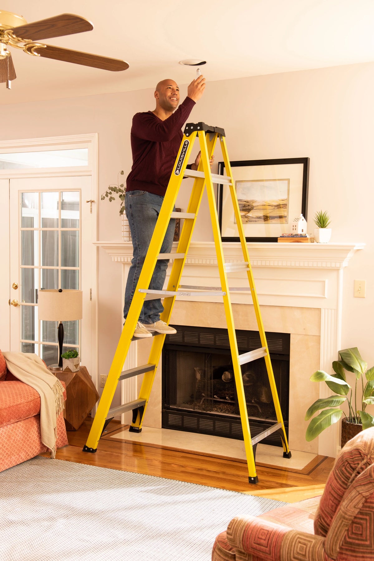 8' Fiberglass Step Ladder E755337