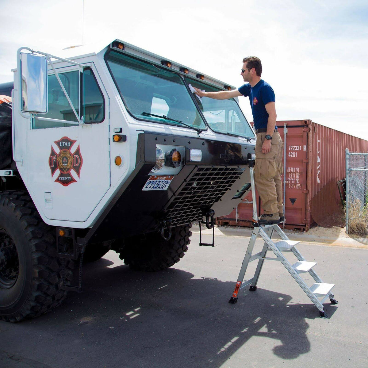 4-Step Jumbo Ladder V66050