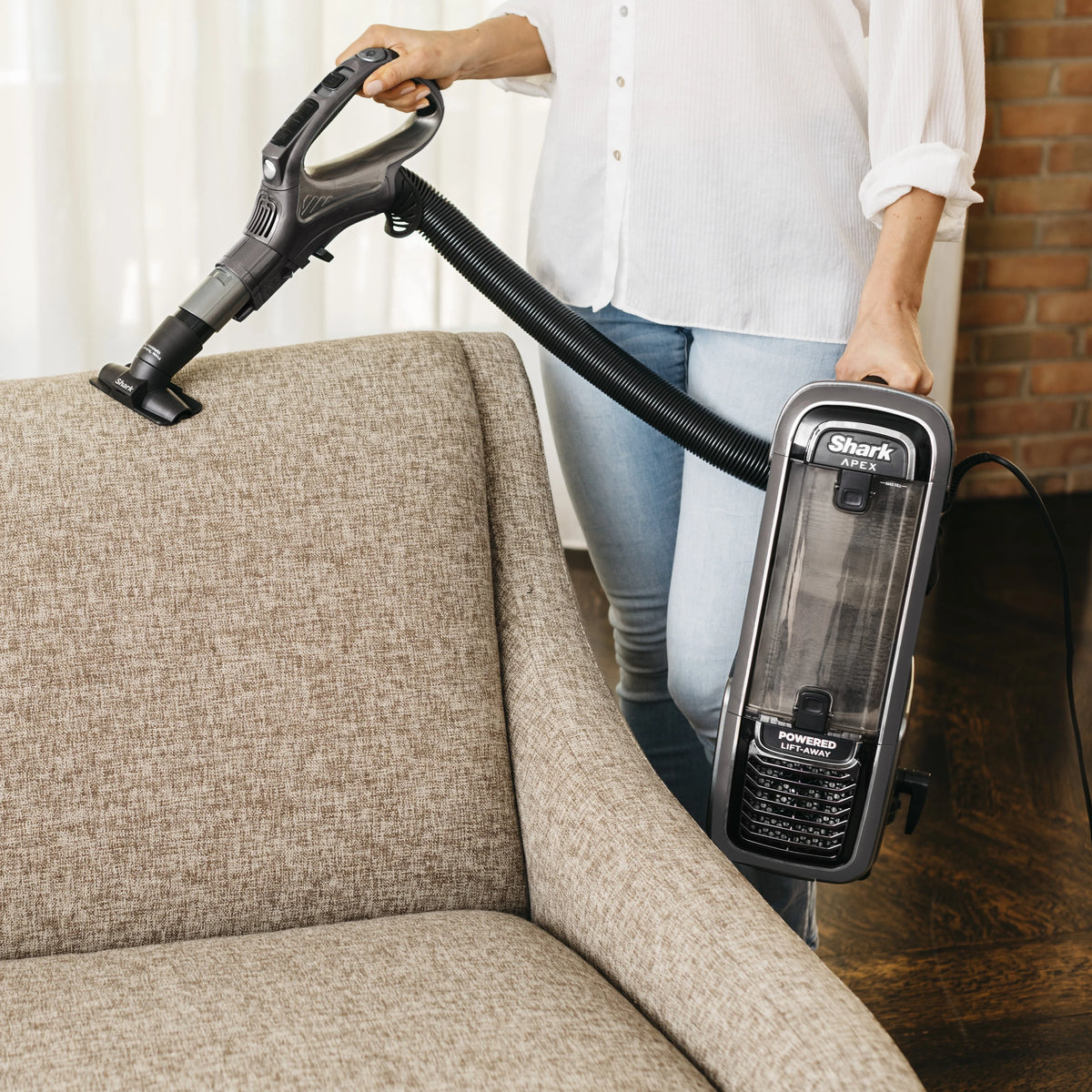 Upright Vacuum with DuoClean Self-Cleaning O269466
