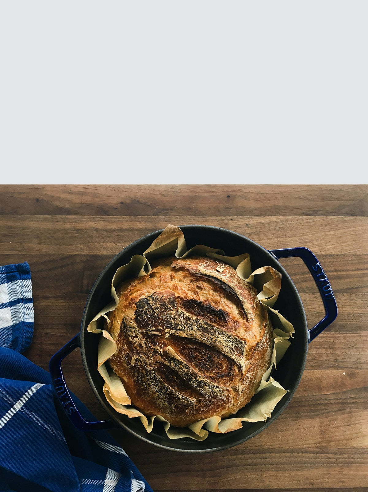 Dark Blue Cast Iron 4-Quart Round Cocotte Q1219