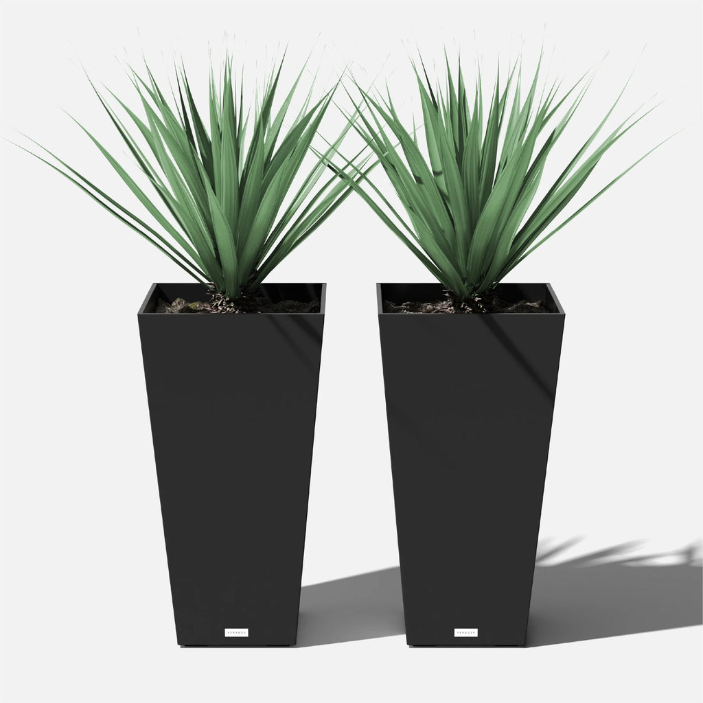 Black Plastic Planter 2-Pack Y910156