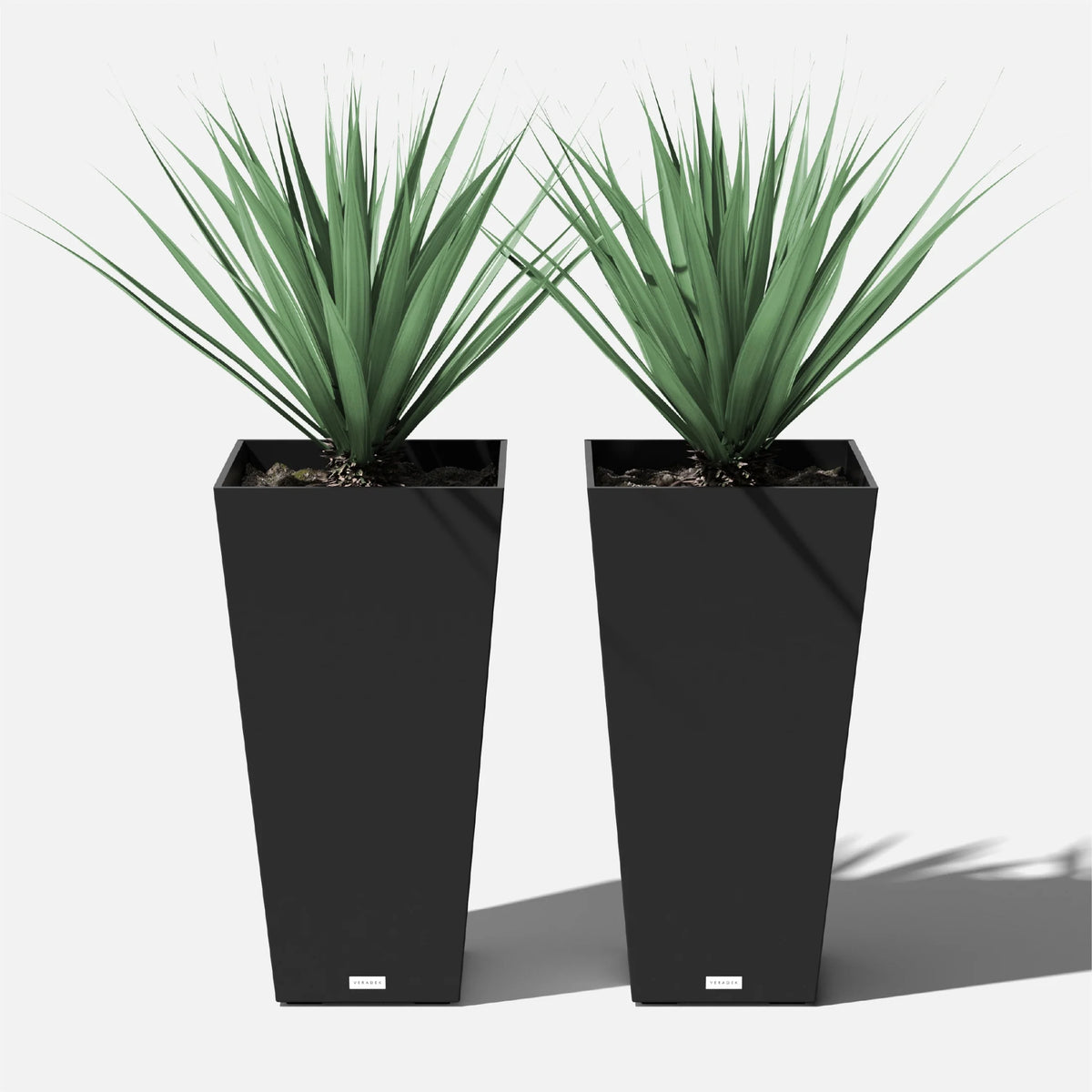 Black Plastic Planter 2-Pack Y910156