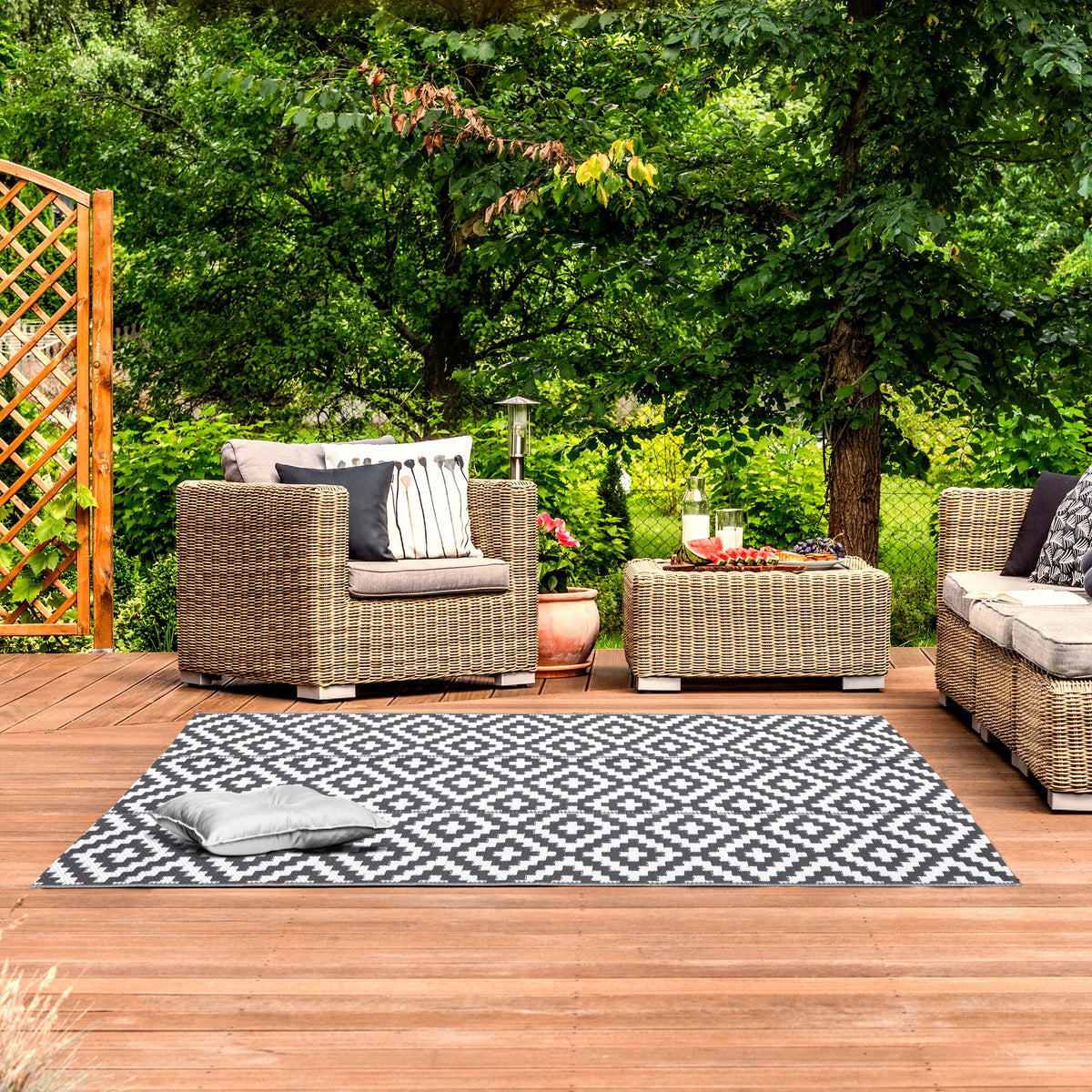 Reversible Plastic Straw Outdoor Area Rug W1816