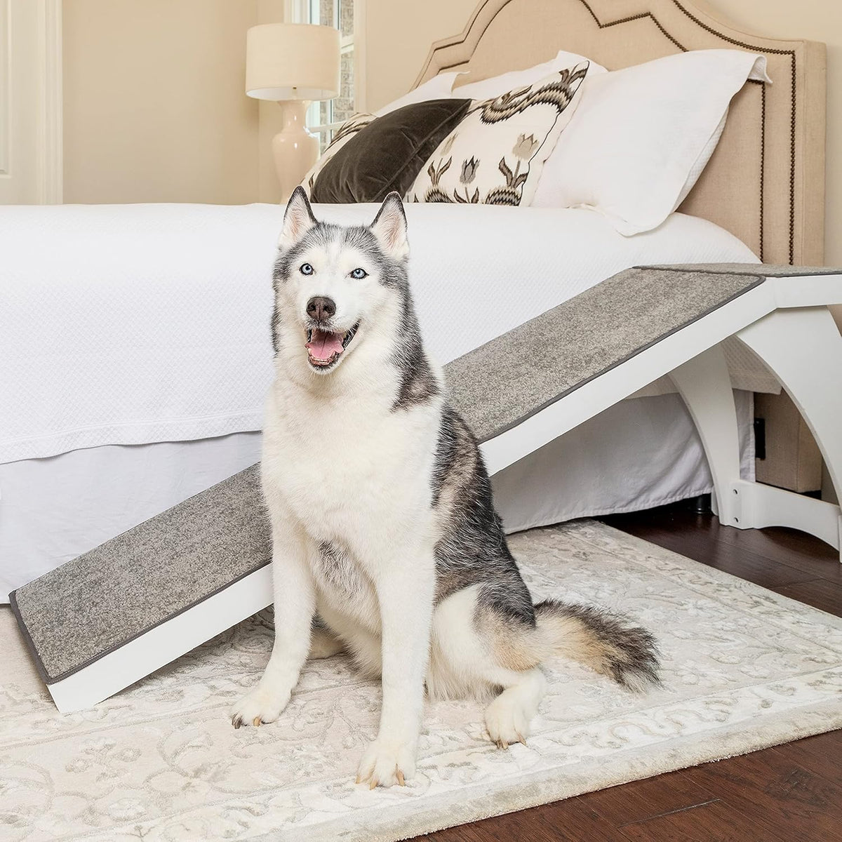 Wood Pet Ramp with Carpet Surface Q8076