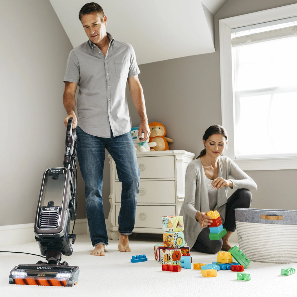 Upright Vacuum with DuoClean Self-Cleaning O269466