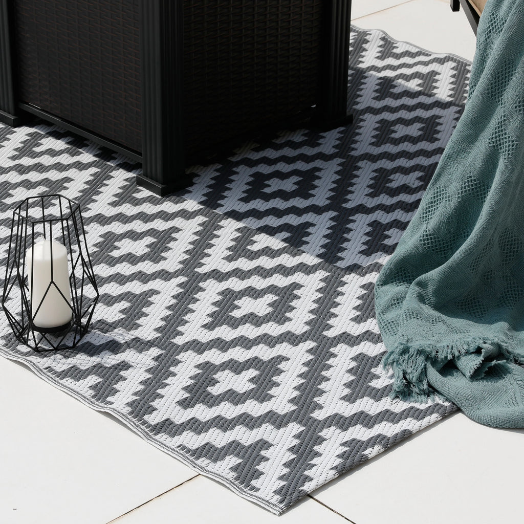 Reversible Plastic Straw Outdoor Area Rug W1816