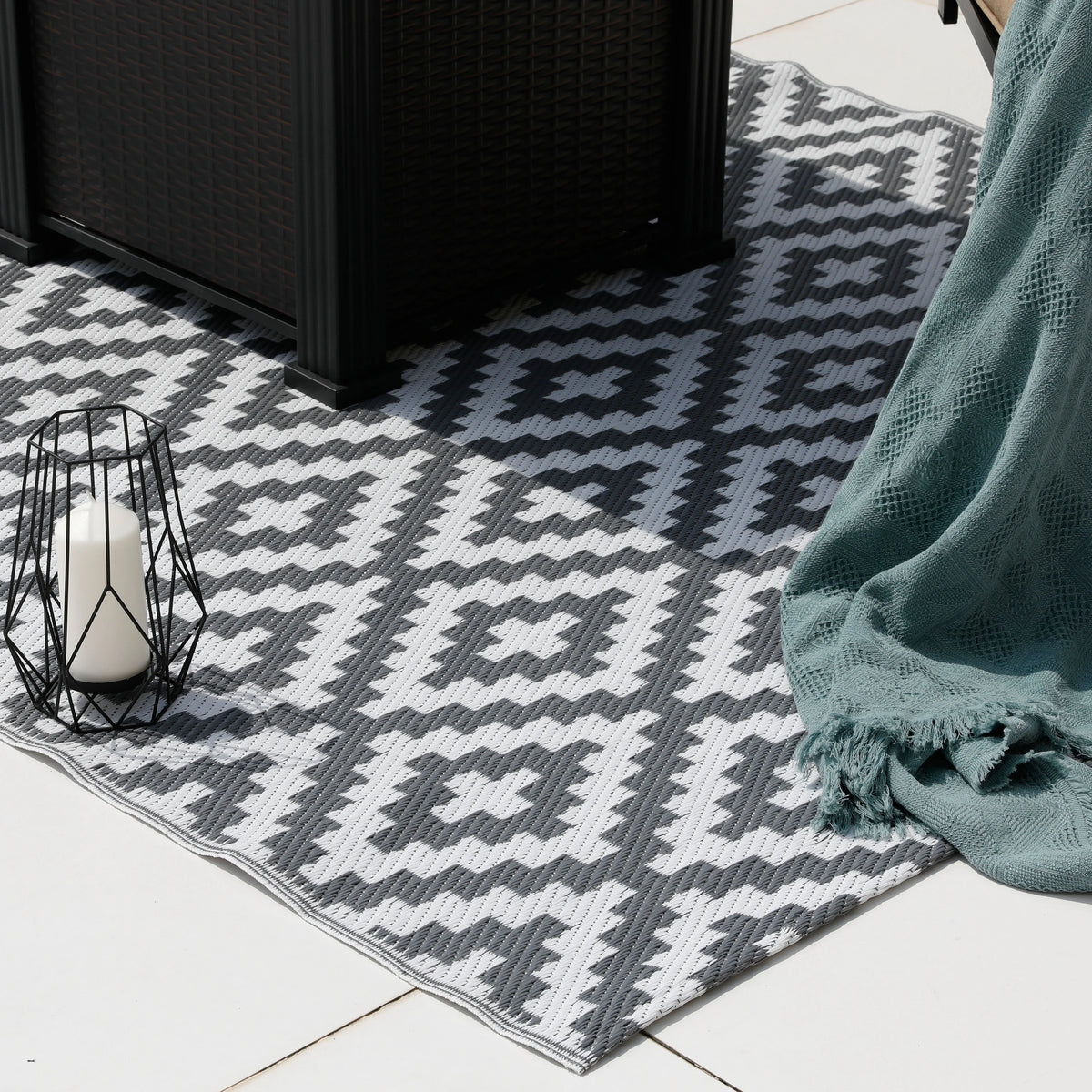 Reversible Plastic Straw Outdoor Area Rug W1816