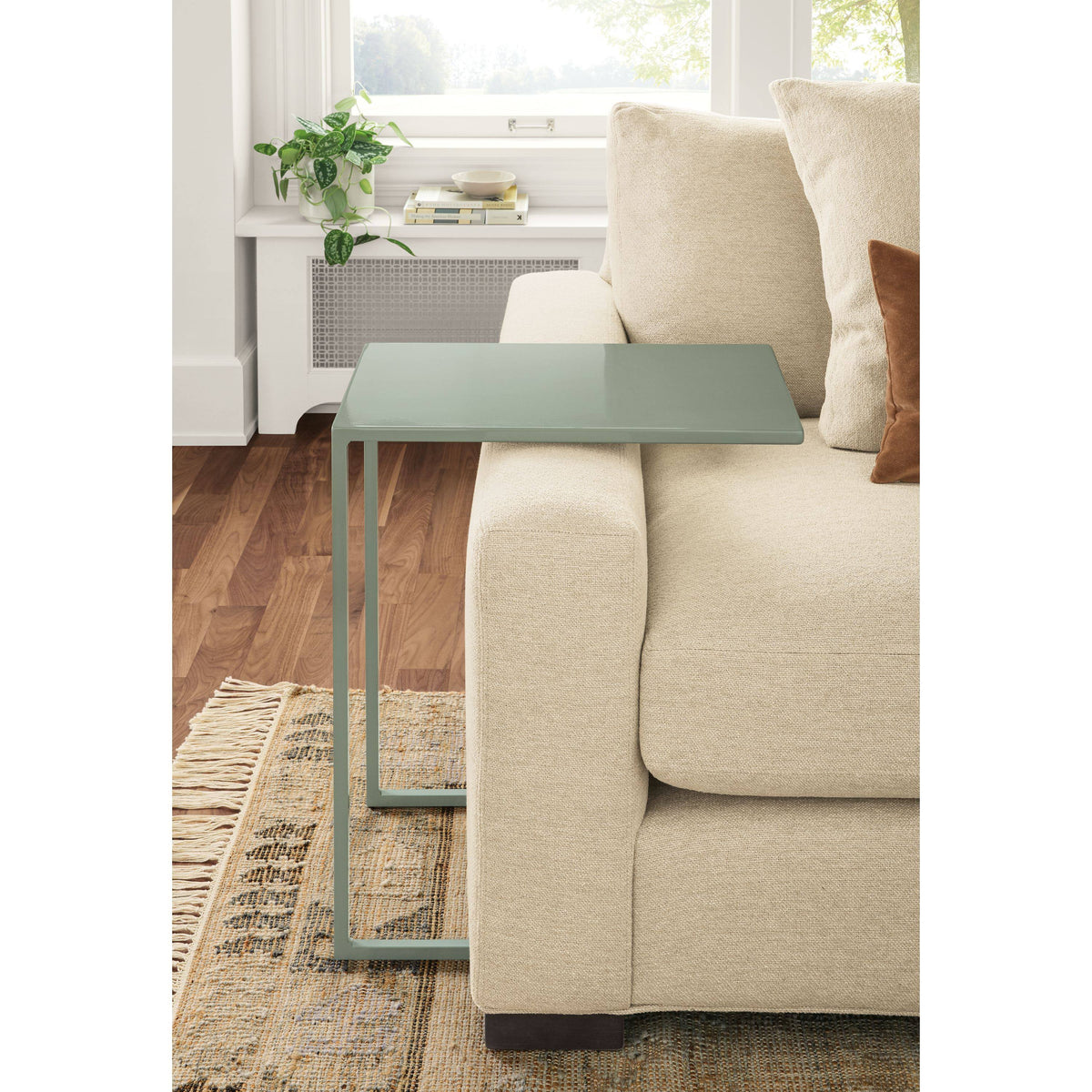 Modern Slim C-Shaped Table Y24701