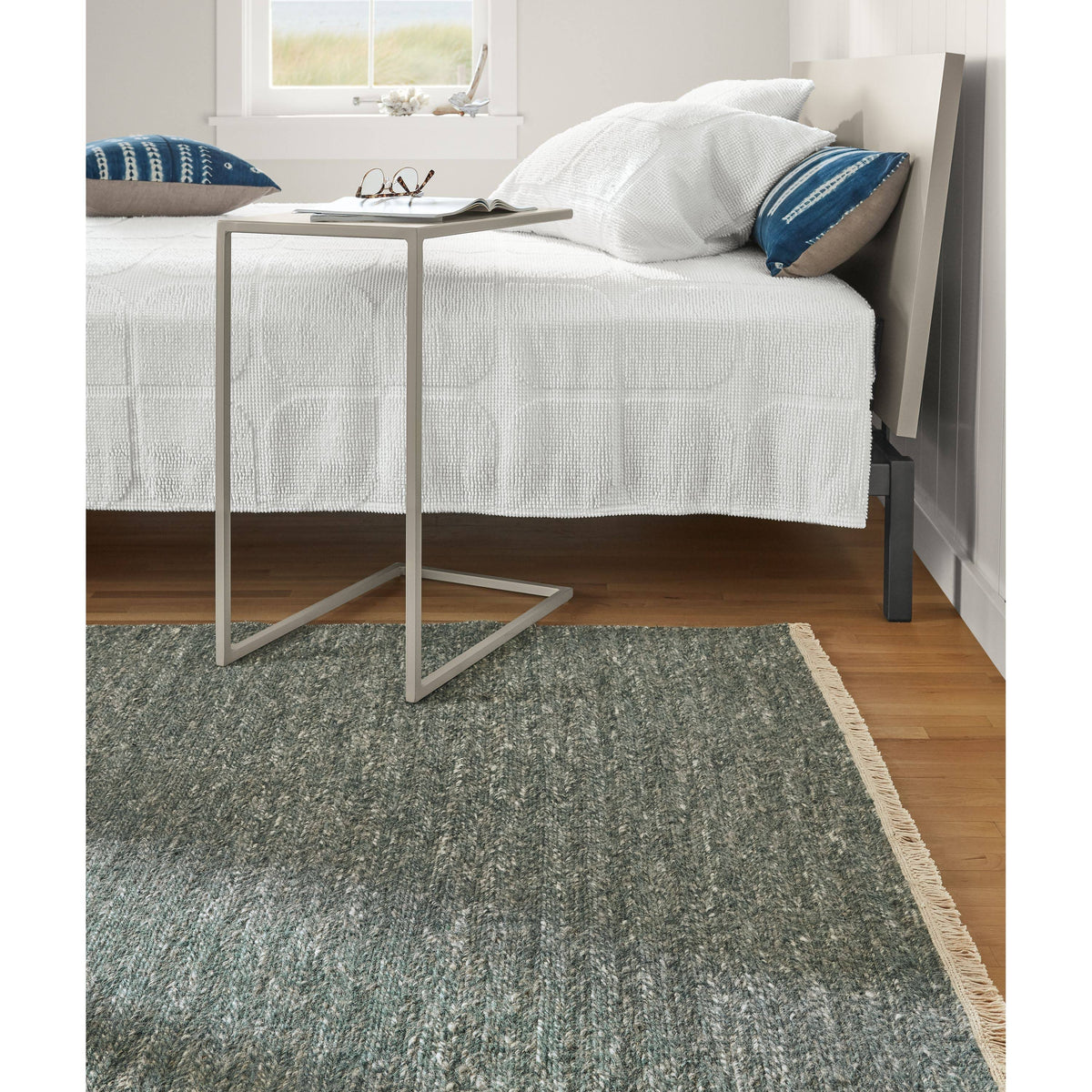 Modern Slim C-Shaped Table Y24701