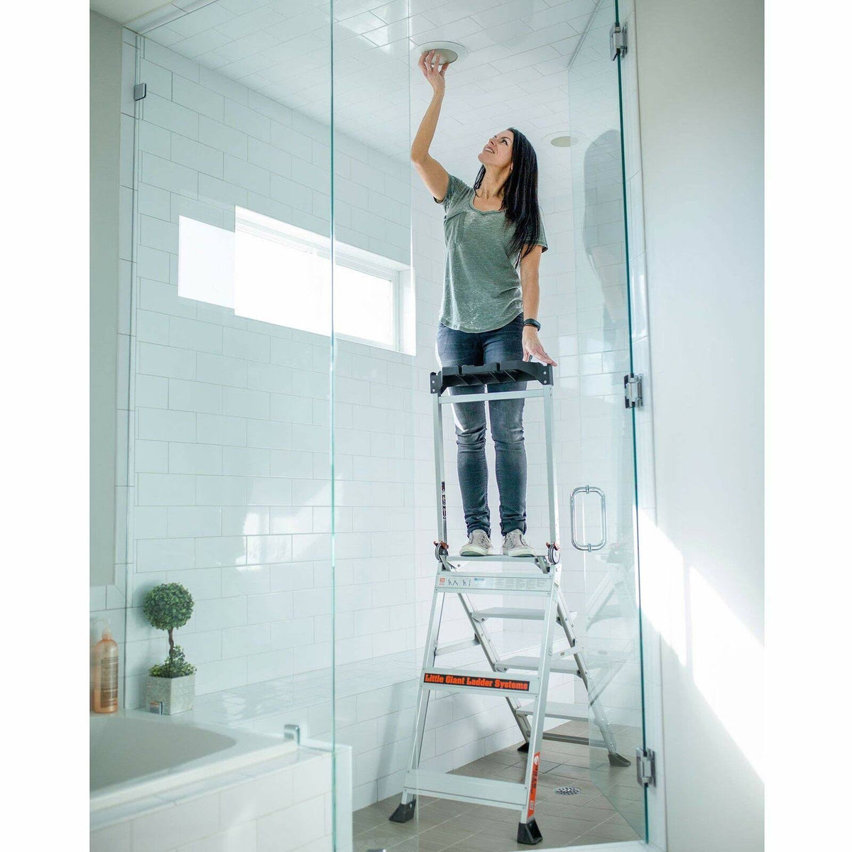 4-Step Jumbo Ladder V66050