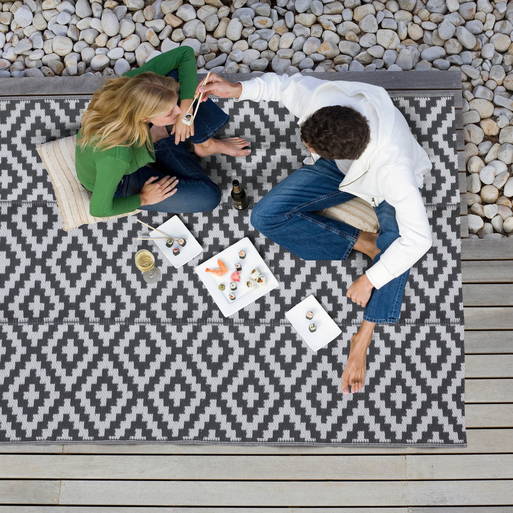 Reversible Plastic Straw Outdoor Area Rug W1816